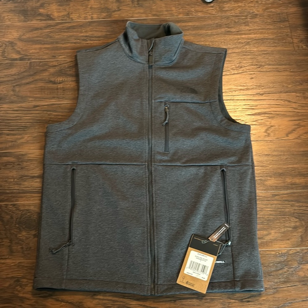 NWT- Men’s NORTH FACE APEX CNWL ECO VEST Size Small